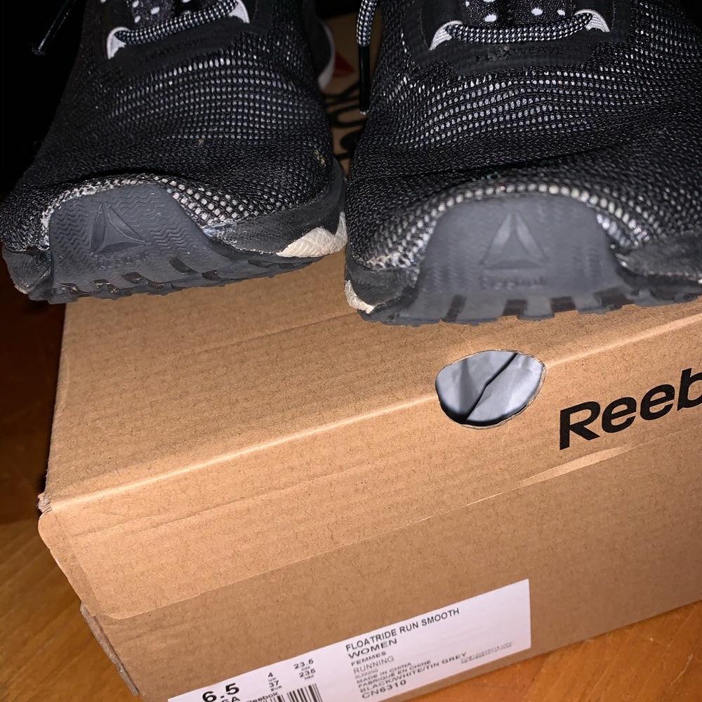 Reebok - Picture 4 of 4